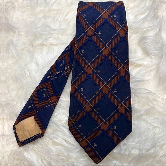 EUC Chanel Tie - Picture 6 of 11